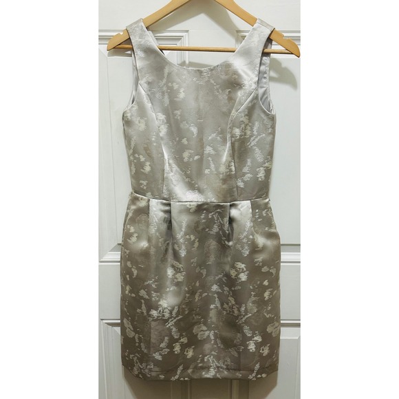 White‎ House Black Market Brocade Sleeveless Dress Silver Metallic Floral Size 4 - Picture 2 of 8
